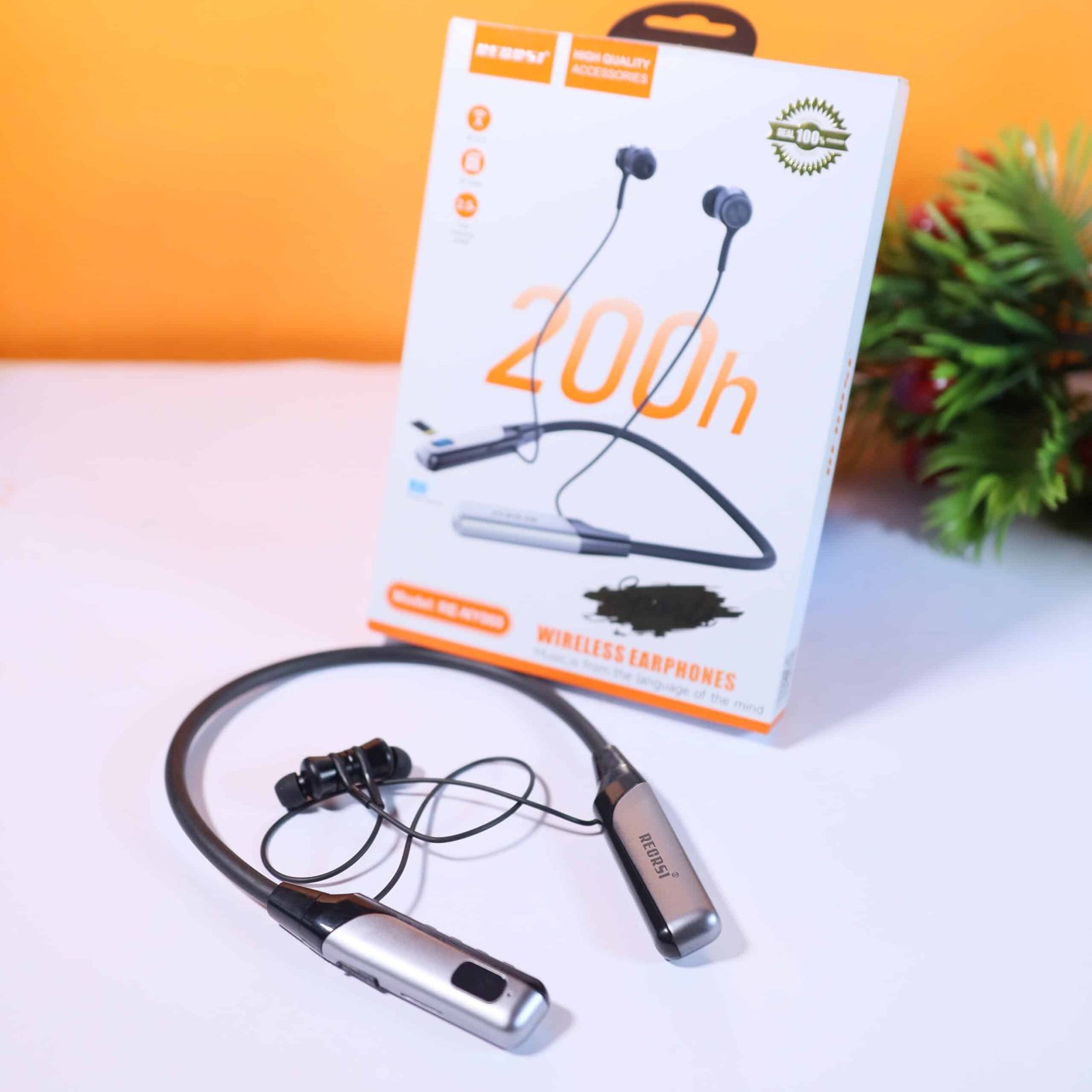 Recrsi RE-NY060 200 Hours Bluetooth Neckband Recrsi RE-NY060 200 Hours Bluetooth Neckband